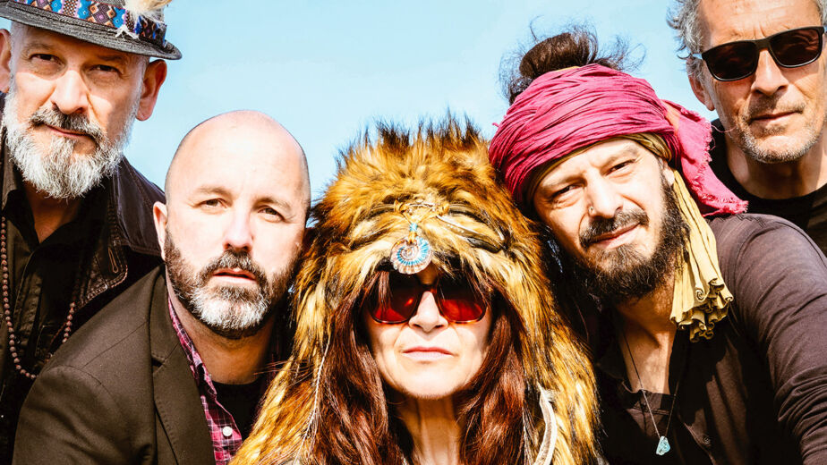 Les membres de LITTLEBIG6STER, groupe français de Tribal Rock, incarnant Âme Tribu.